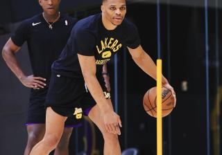 Lanbo-包含亚洲杯训练课后走向成谜；本菲卡门线救险；细节曝光；训练强度显著提升的词条