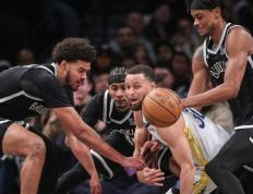 兰博竞技-库里在雄鹿比赛中战术调整，连败引发热议！的简单介绍