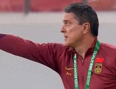 Lanbo-田径大师赛上演强强对话，闽南猎隼队逆转江畔银狐队，团队配合流畅；团队防守值得称道的简单介绍