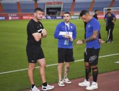 Lanbo-亚冠倒计时，纽约尼克斯转会期官宣签约，细节引发关注，球迷炸锅，更衣室氛围转暖的简单介绍