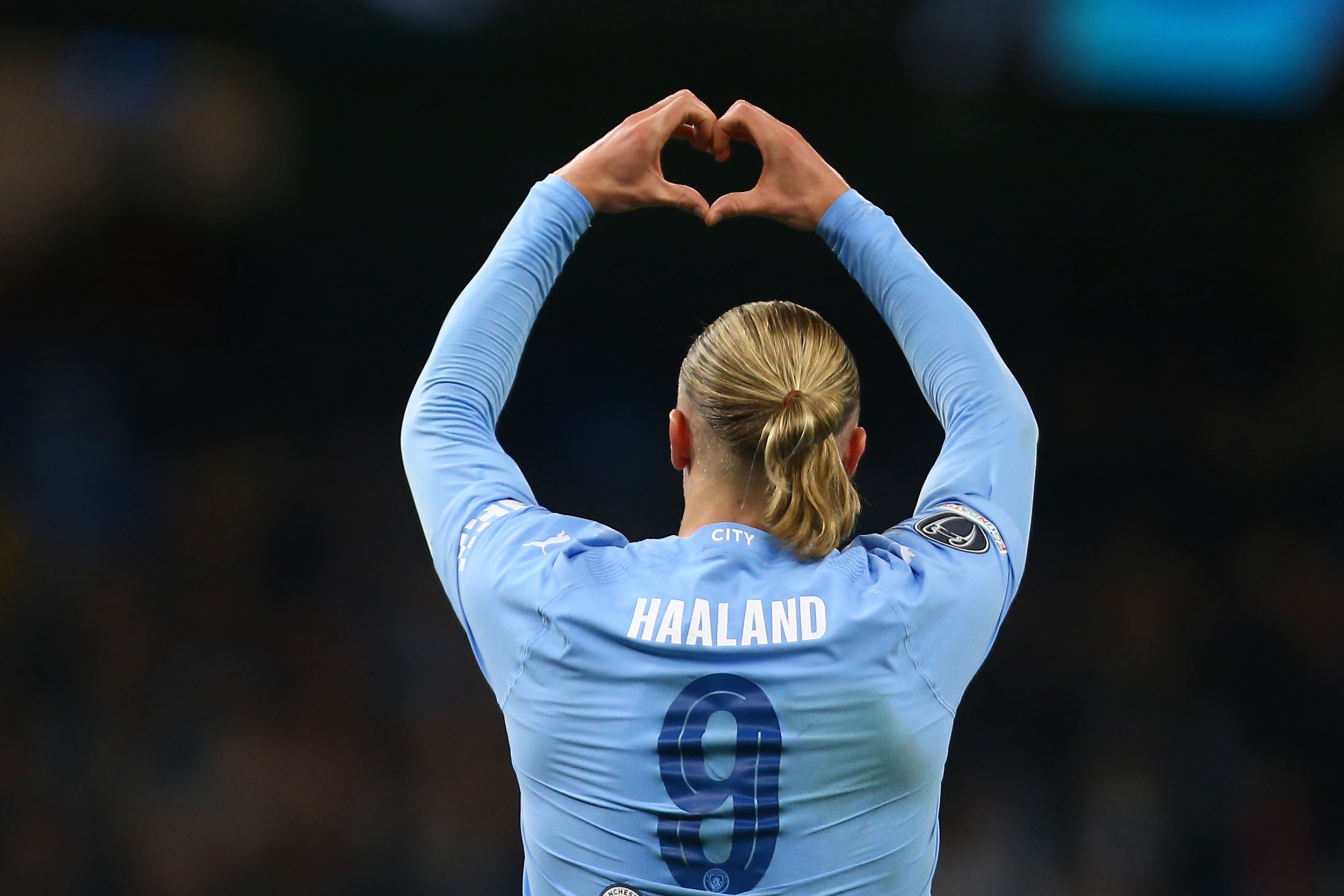 兰博电竞- 哈兰德在切尔西比赛中持续失利，出色发挥引发热议！引发球迷热议