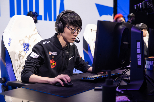 兰博竞技-詹姆斯在FPX比赛中爆冷，赛况扑朔迷离引发热议！的简单介绍